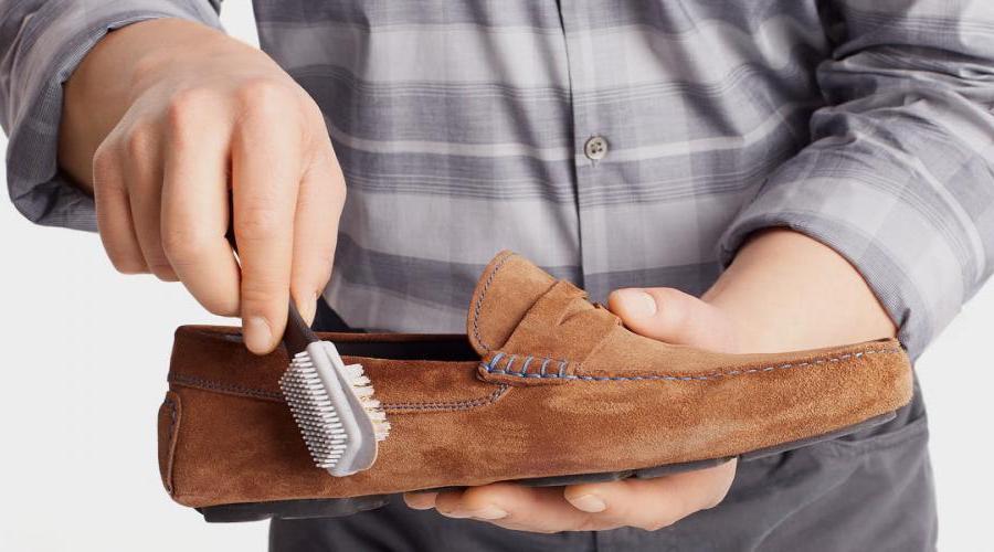 نحوه تمیز کردن کفش جیر