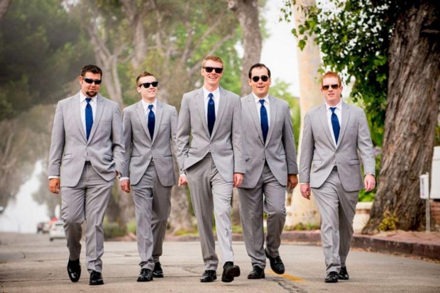 ست کردن کت و شلوار طوسی با کفش