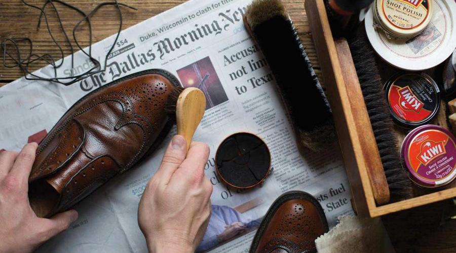 واکس زدن کفش چرم