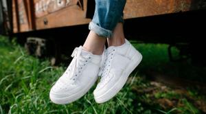 چطور کفش سفید را تمیز کنیم؟