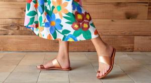 از کجا صندل زنانه و دخترانه بخریم؟